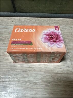 Caress Daily Silk Beauty Bar Soap - Peach/Orange Blossom Scent (4 Bars)